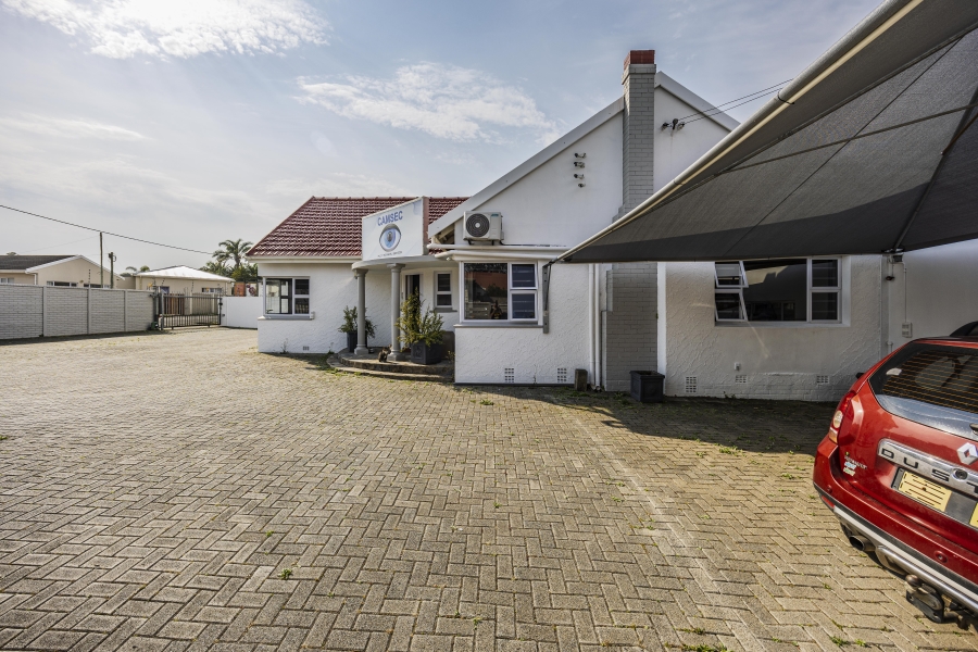 Commercial Property for Sale in Vincent Eastern Cape